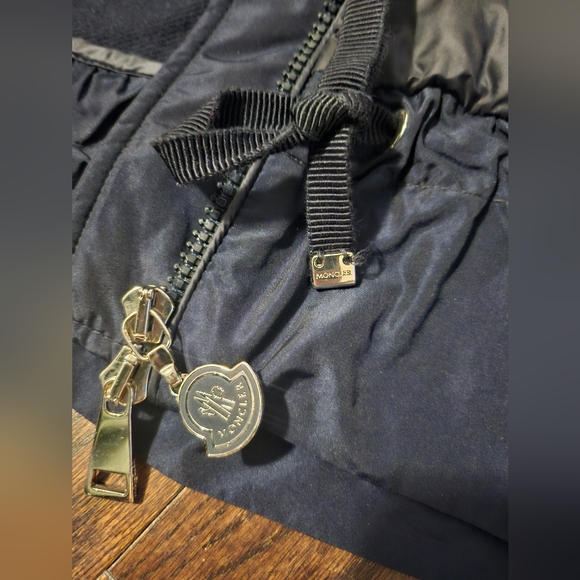 Moncler women navy down vest - Picture 2 of 11